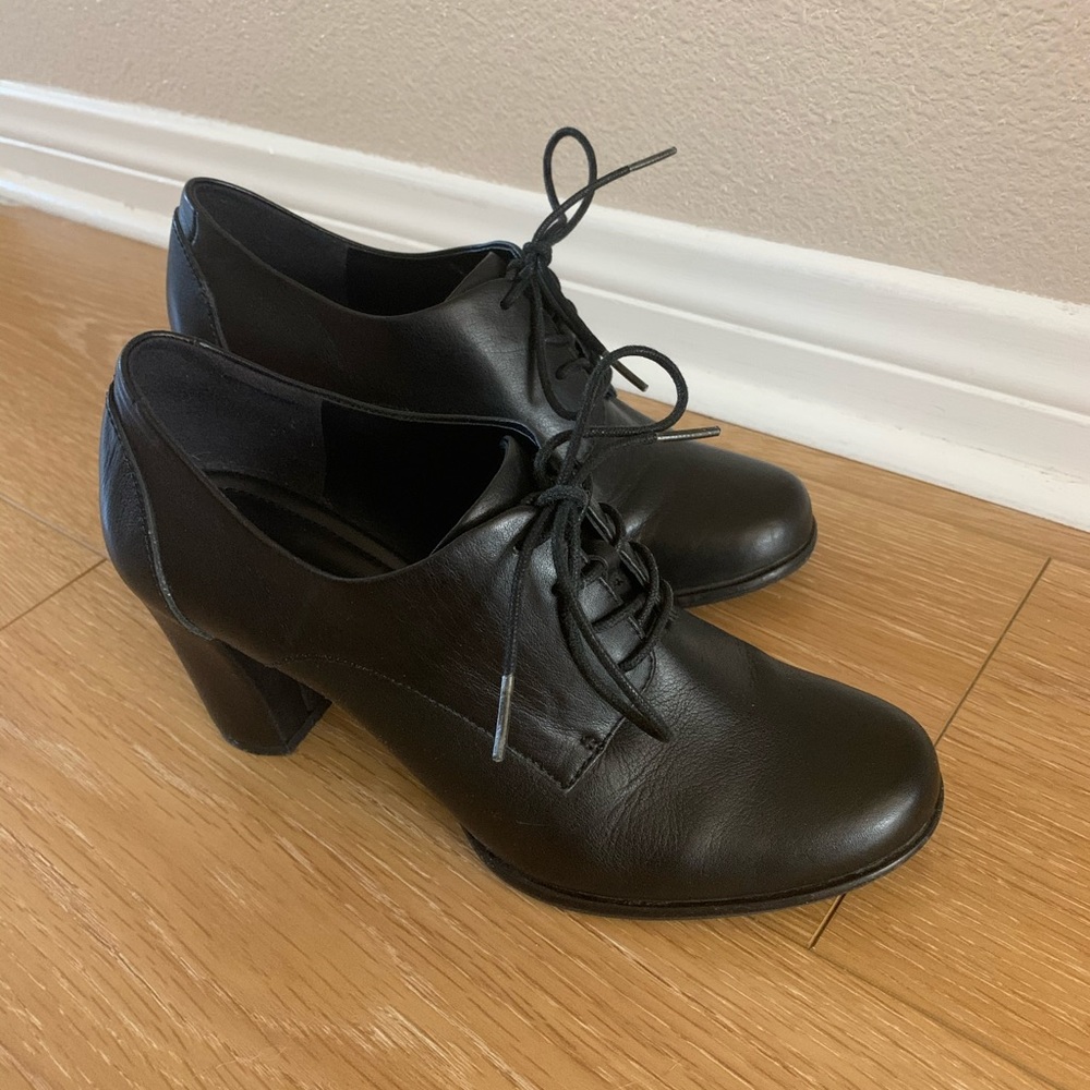 Ecco Women’s Lace-Up leather boots